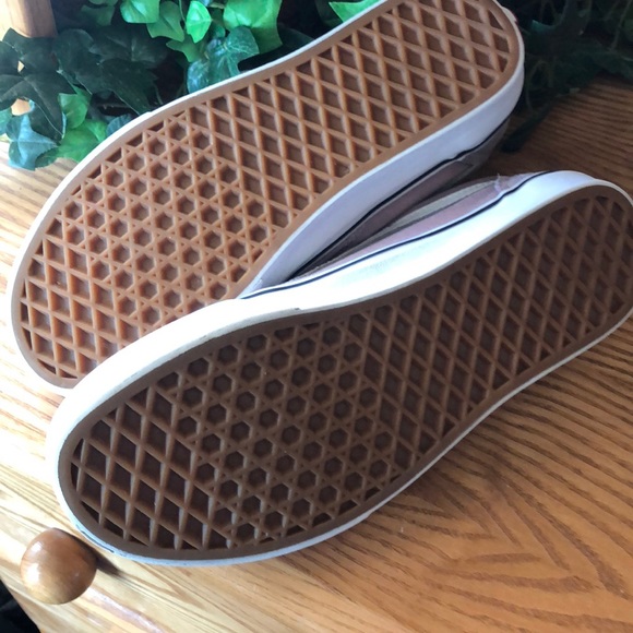 VANS Lavender color sneakers size 7 - Picture 4 of 9